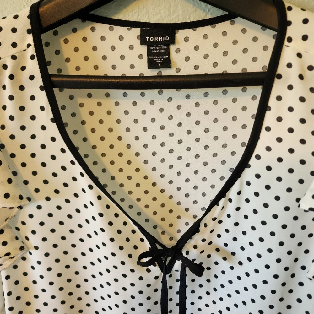 Torrid - 3X - White and Black Polka Dot Tie Neck - Picture 5 of 10